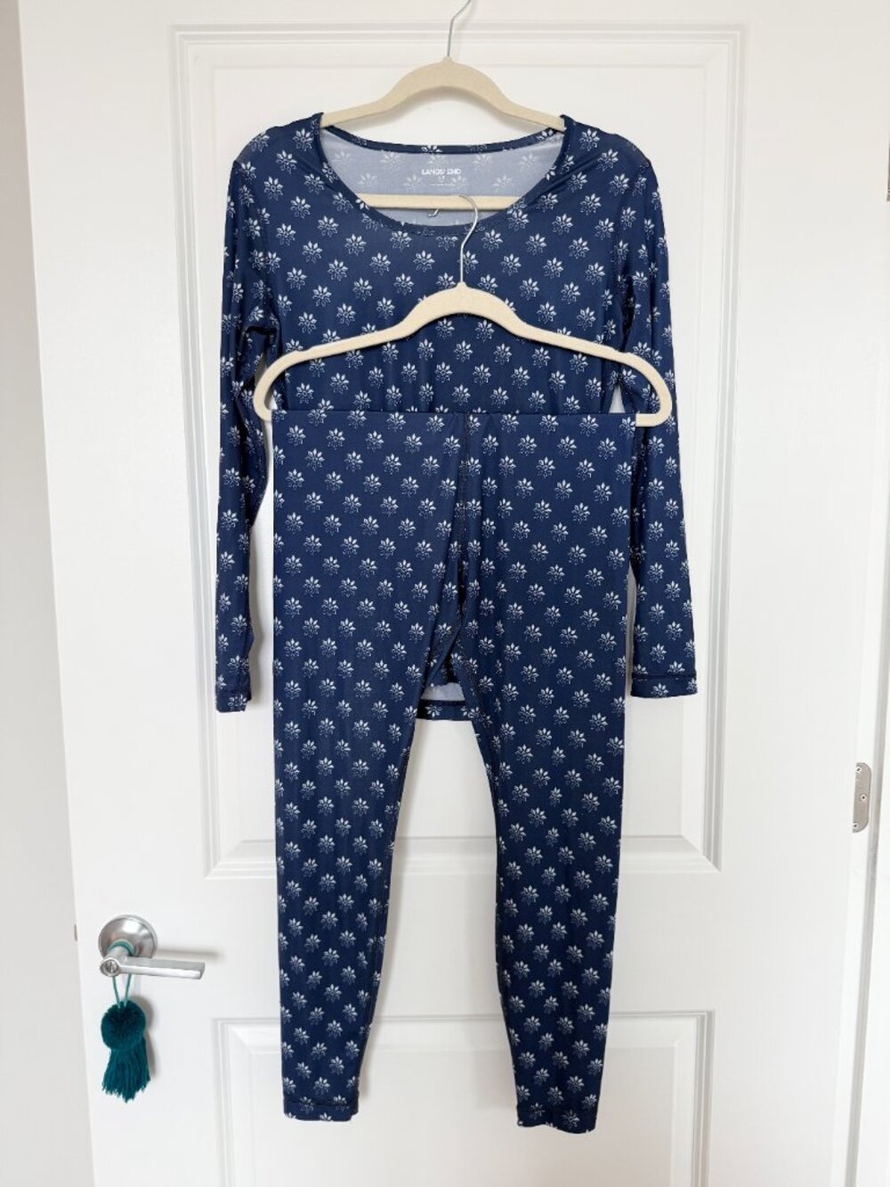 Lands' End Thermal Set (Long sleeve top and Leggings) Navy Blue Snowflakes Small
